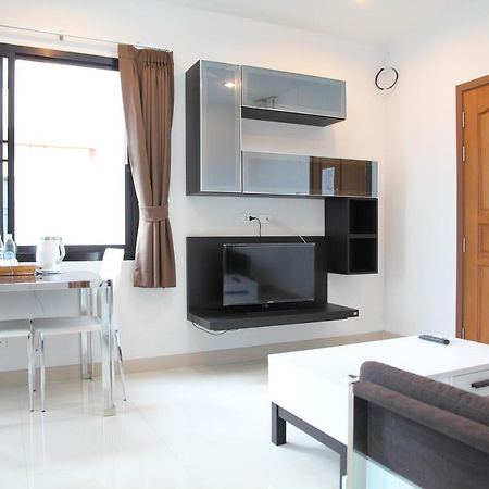 V-Twin Donjan Service Apartment Chiang Mai Bagian luar foto