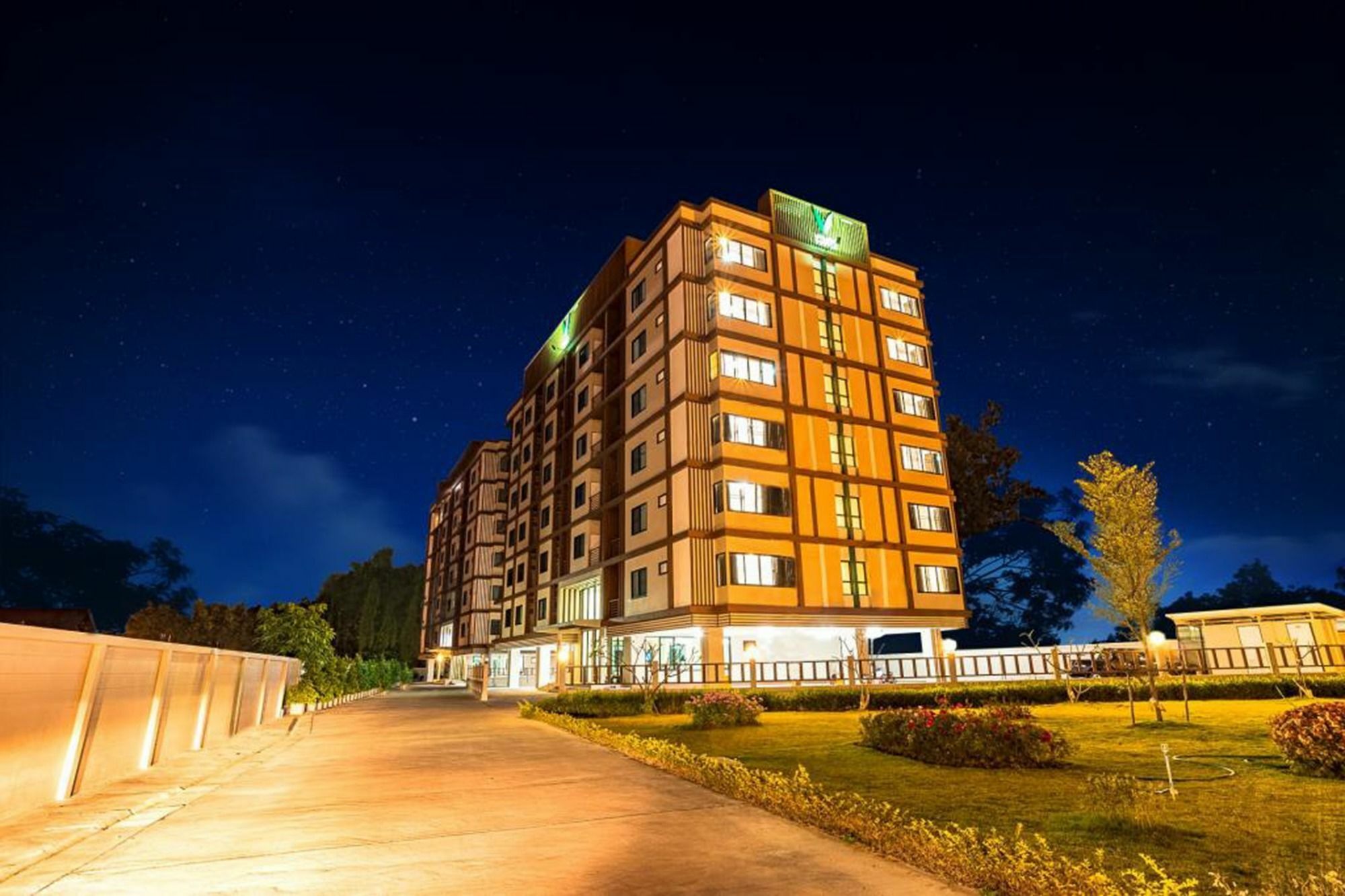 V-Twin Donjan Service Apartment Chiang Mai Bagian luar foto
