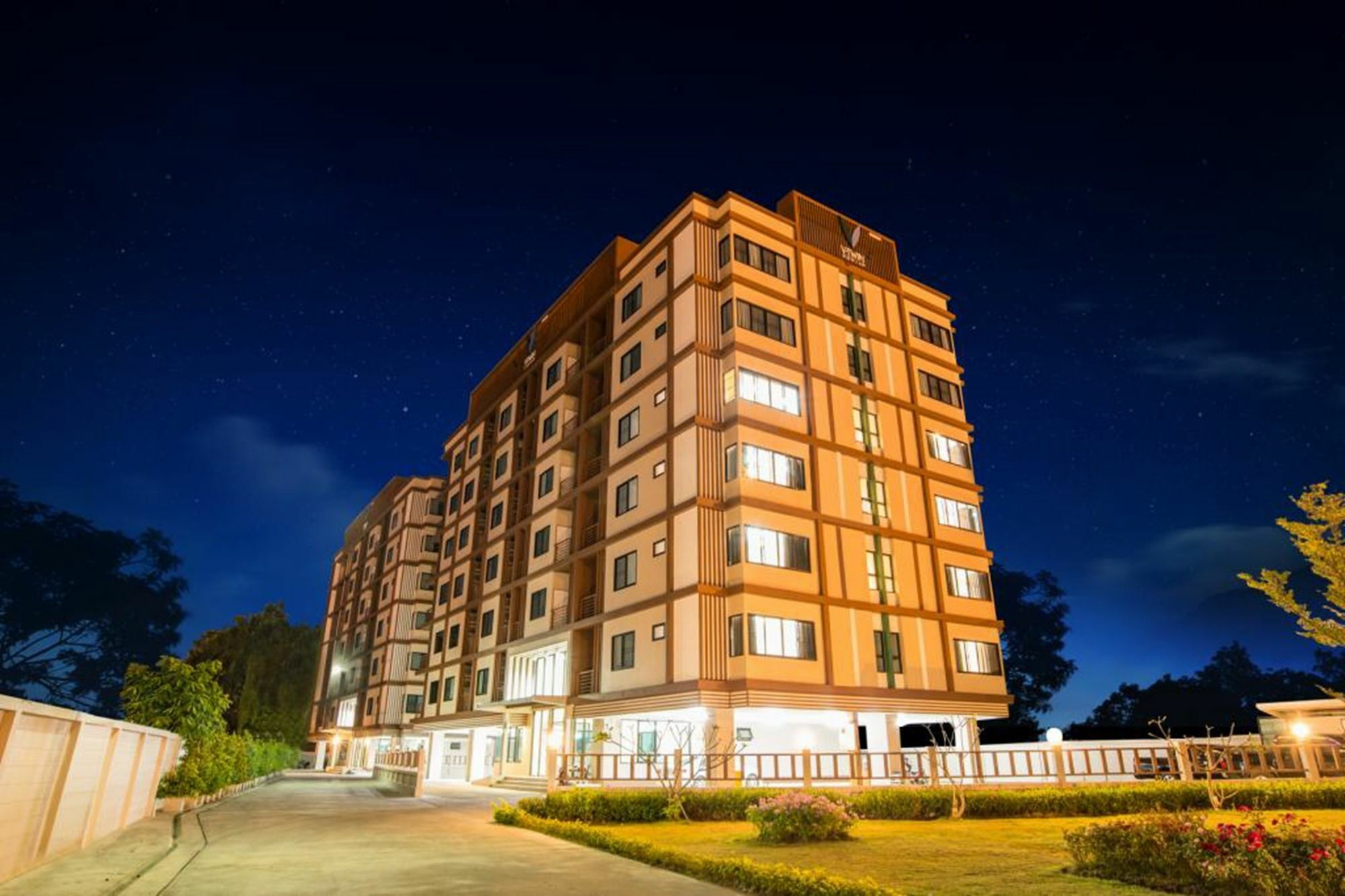 V-Twin Donjan Service Apartment Chiang Mai Bagian luar foto