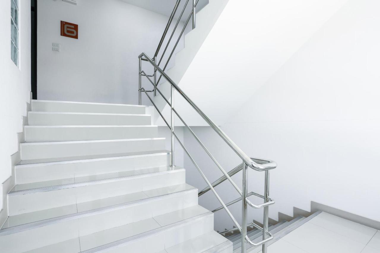 V-Twin Donjan Service Apartment Chiang Mai Bagian luar foto